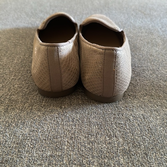 Kelly & Katie Snakeskin Print Tan Flats Women’s size 9 - Picture 4 of 5